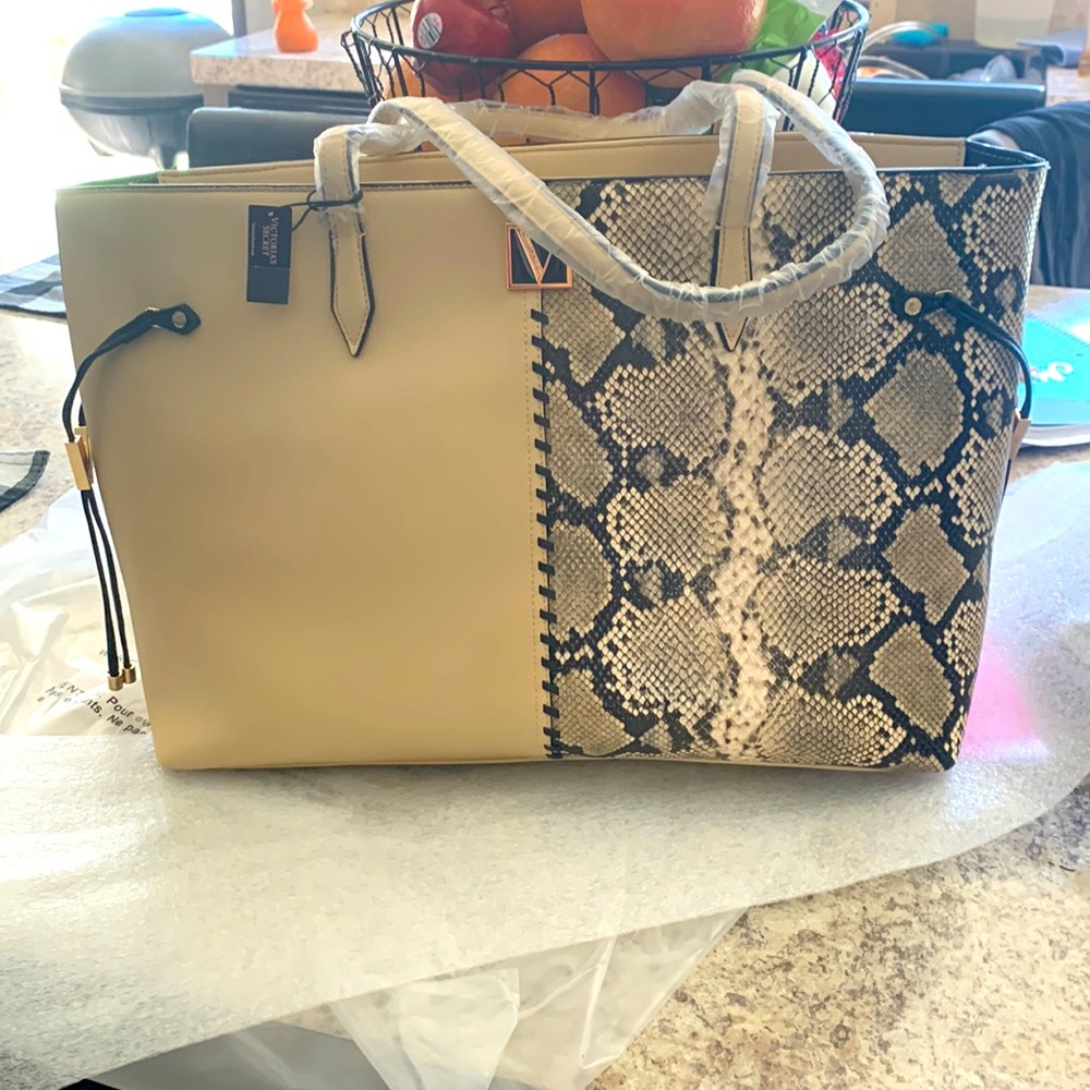 Victoria carryall tote/ Sand Python